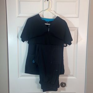 Carhartt scrub set in black size medium or regular.